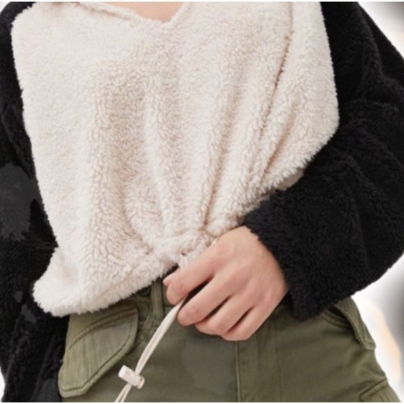 NWOT Urban Outfitters Black Cropped Slouchy Drawstring Hoodie - Picture 3 of 9